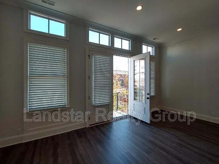 10514 Meeting St #201 — Photo 34