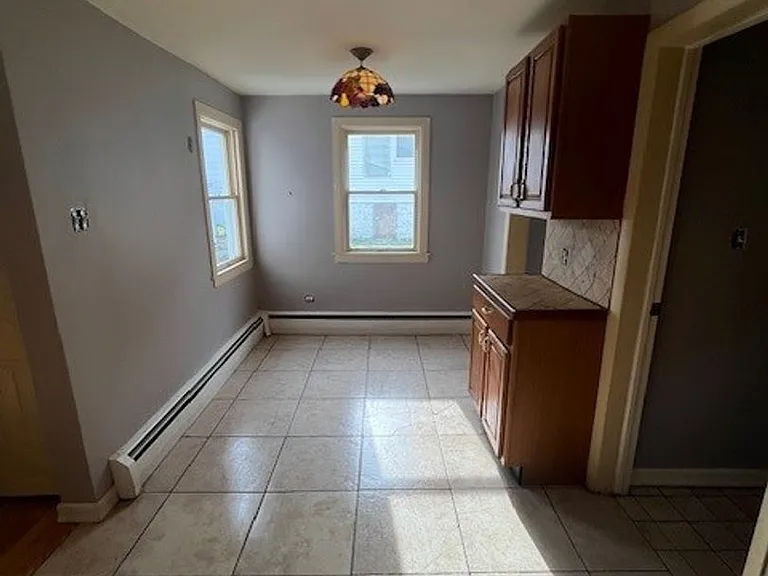 16 Andrewsville St — Photo 7