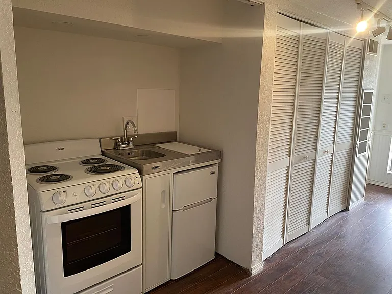1503 Delta St #B — Photo 2