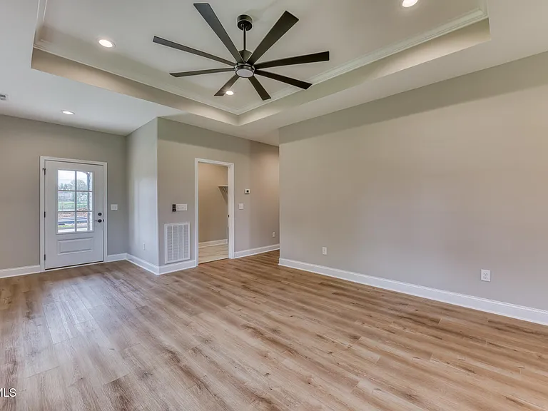 313 Monroe Dr — Photo 6