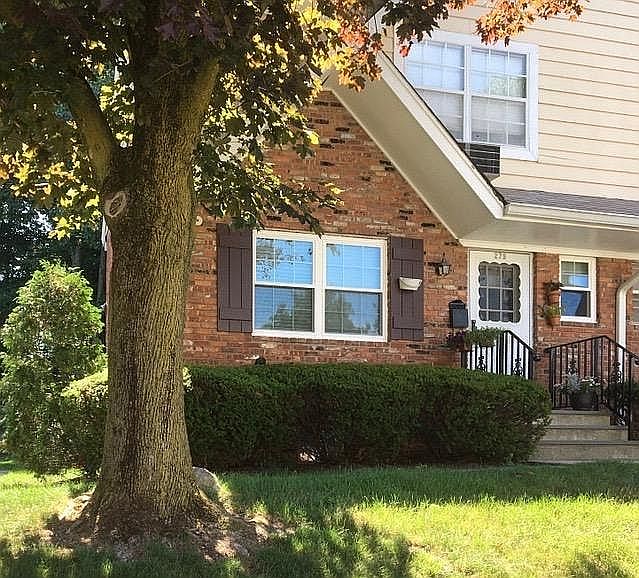 1st image of 279 Parkside Dr