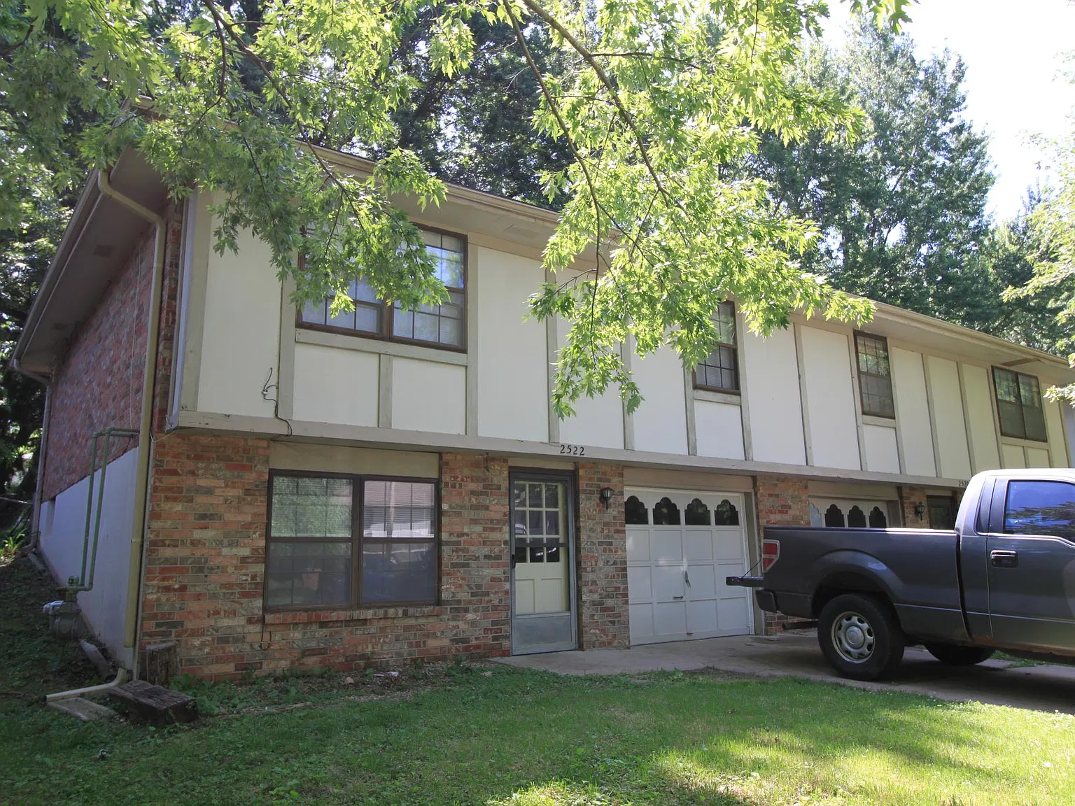2 bed, 1.5 bath, 1200 sqft, $1,145 — Photo 2