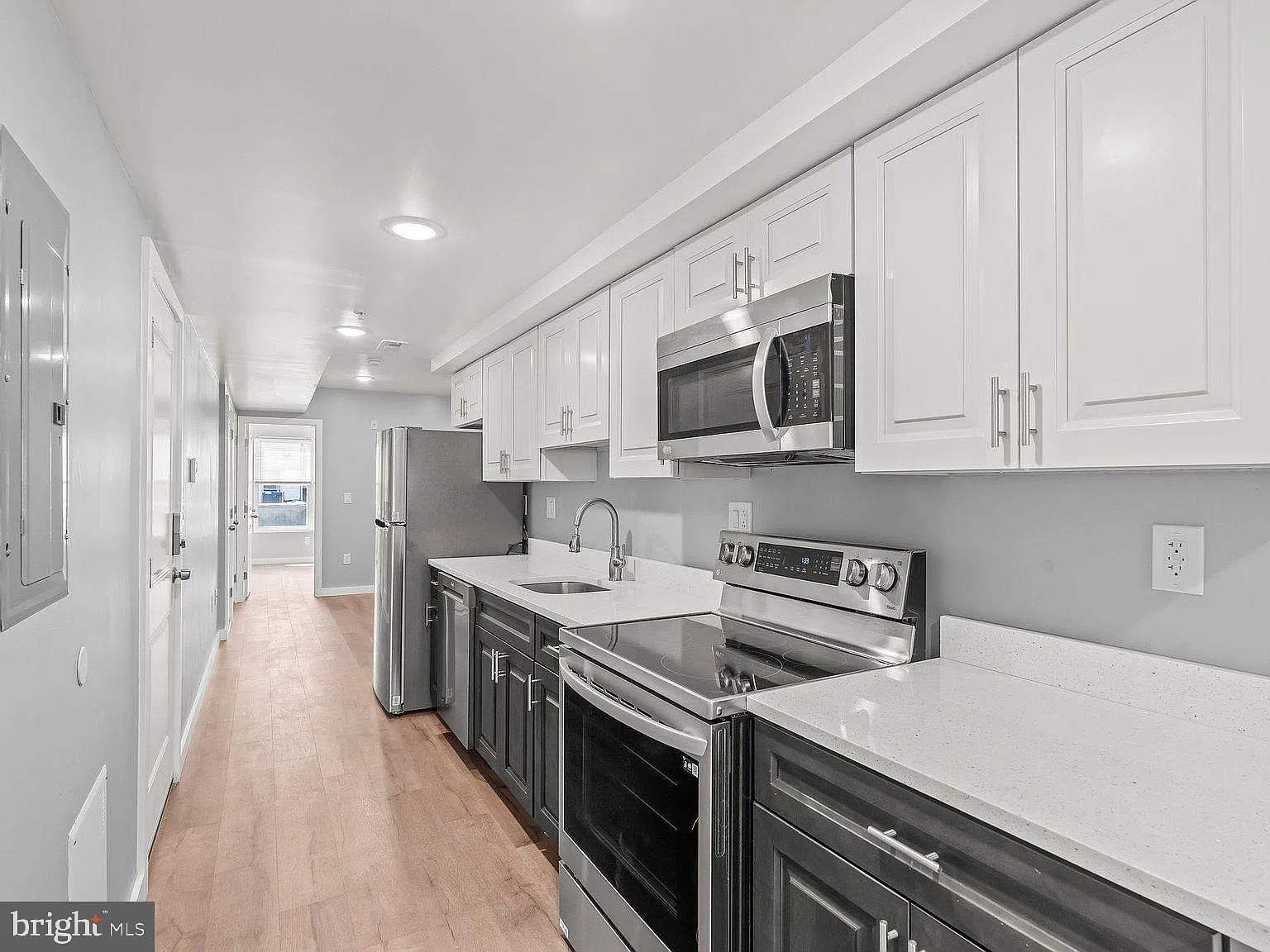 2 bed, 2.0 bath, 1800 sqft, $1,600 — Photo 2