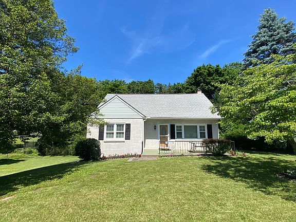 2nd image of 141 W Cherry Ln