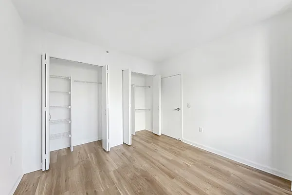 Rented by Greystar | media 7