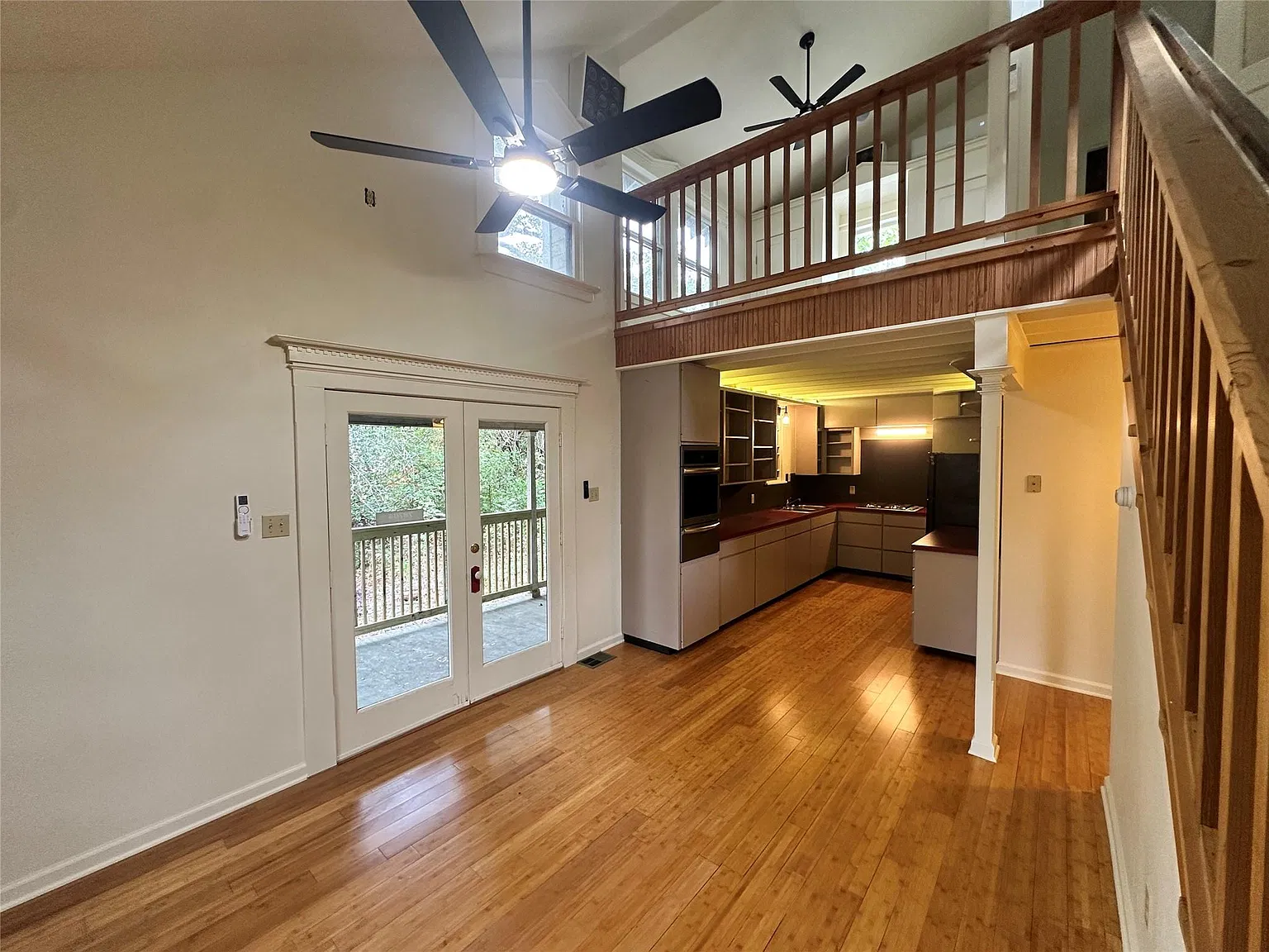 2 bed, 1.0 bath, 735 sqft, $1,800 — Photo 2