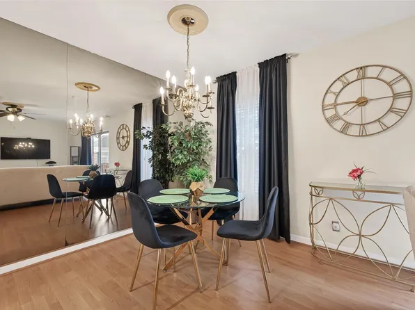 2822 Briarhurst Dr APT 52, Houston, TX 77057