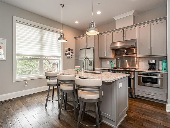 4th image of 1005 Dennison Ave