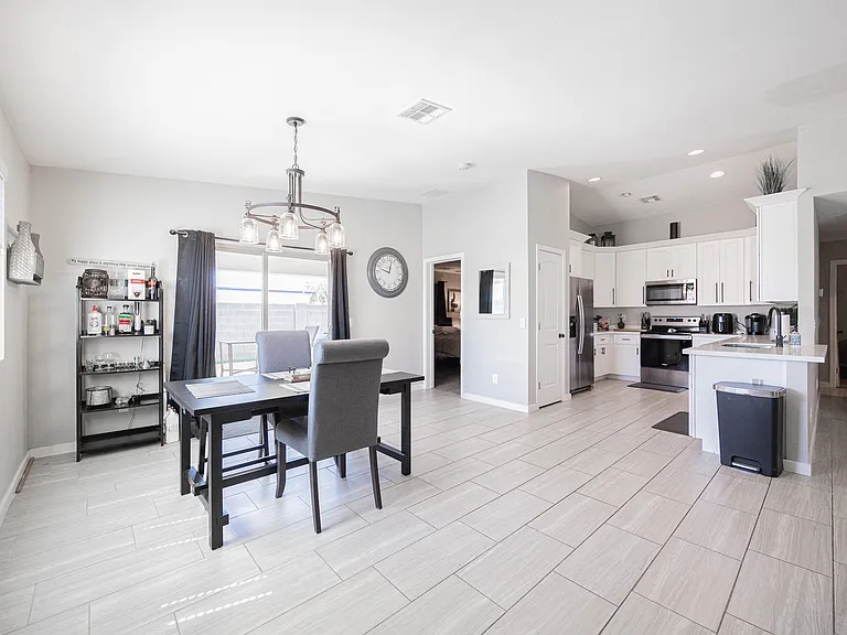 2547 E Illini St — Photo 10