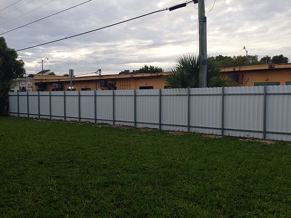 New  6ft Aluminum Fence Yard