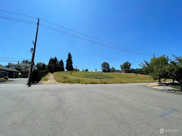 1008 23rd Avenue SW, Puyallup, WA 98371