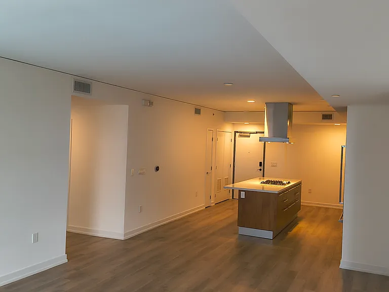 9 Macarthur Pl #N604 — Photo 10