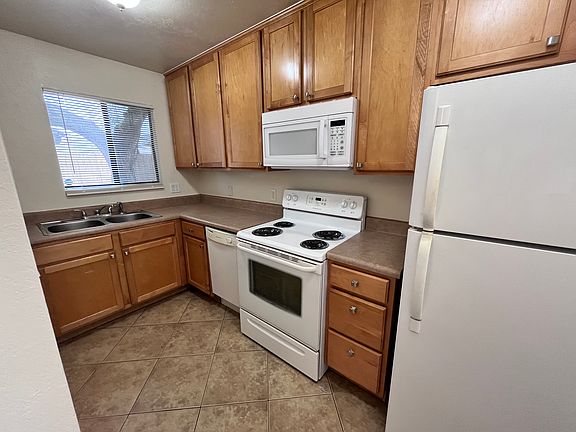 4th image of 2526 E Glenn St