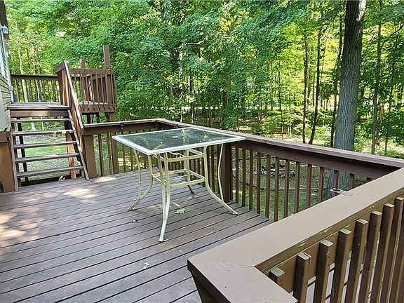 5th image of 6070-6071 Chervil Dr