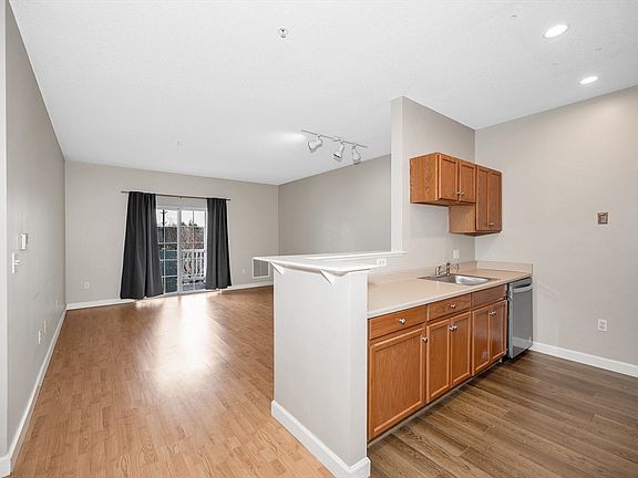 3rd image of 21 Hampshire Rd APT 306