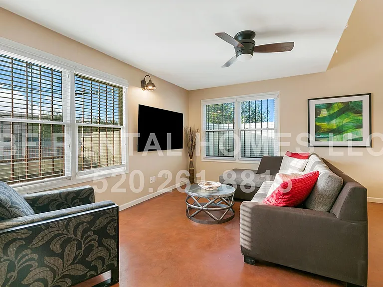 1040 N Arizona Ave — Photo 8