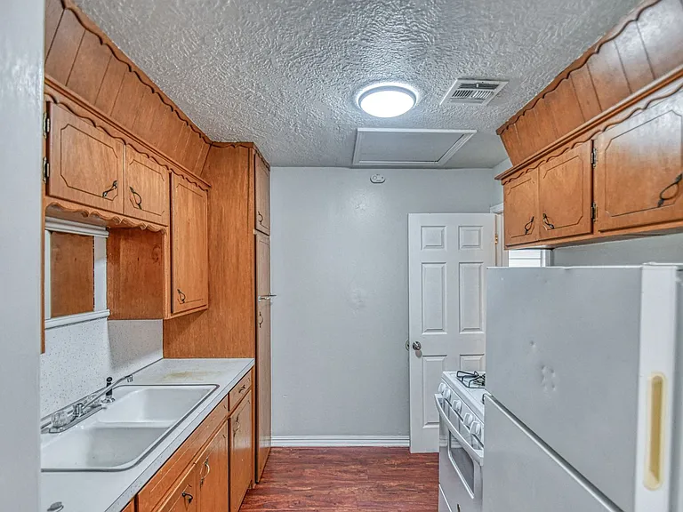 711 Jenkins Ave — Photo 6
