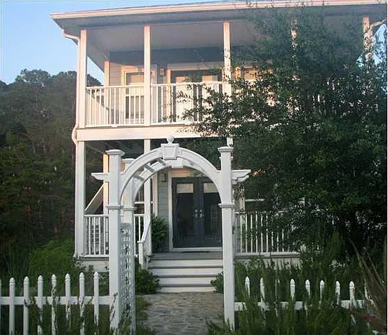 3 bed, 2256 sqft, $4,100 — Photo 4