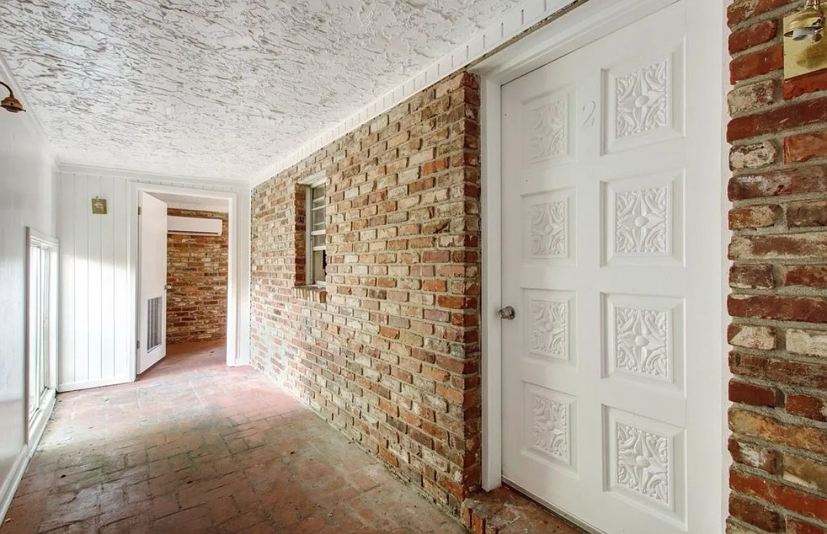2325 Spring Park Rd — Photo 1
