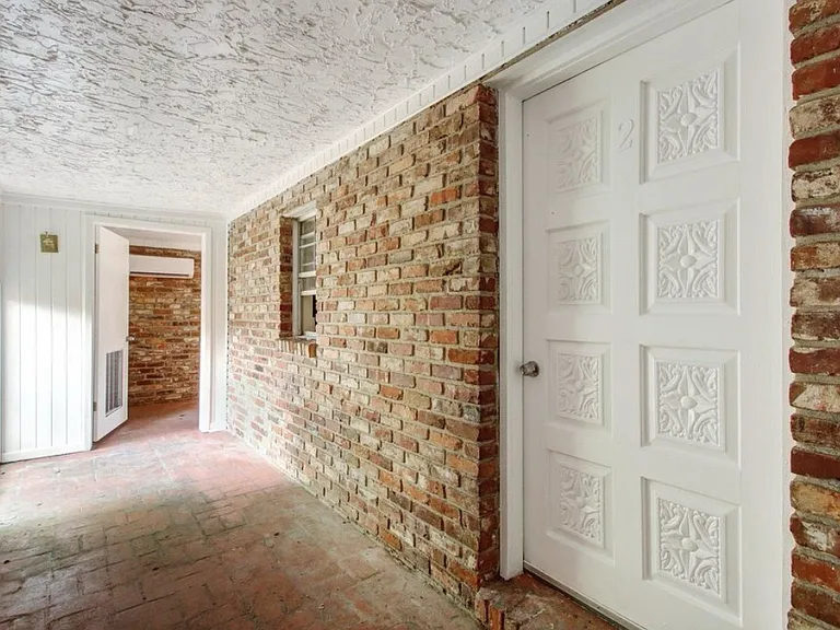2325 Spring Park Rd #B — Photo 1