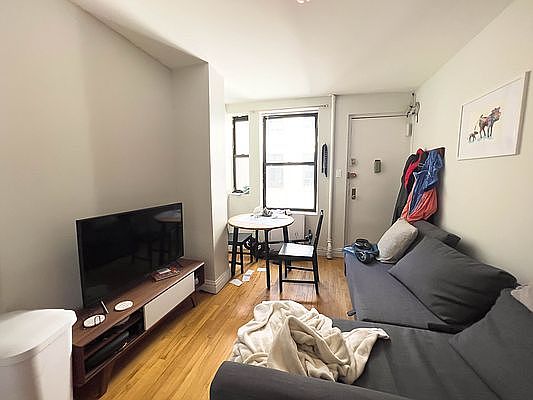 4th image of 128 Thompson St APT 19A