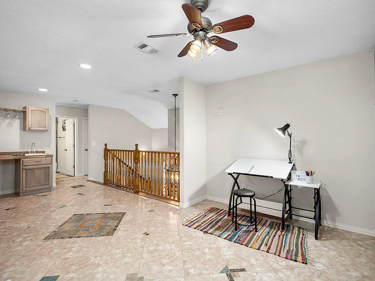 2 Amber Fire Pl — Photo 17