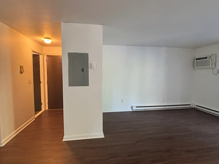 Governor Weare Apartments — Photo 22