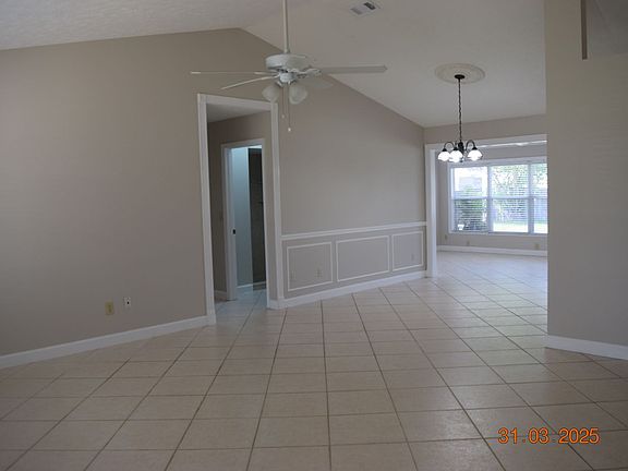 4th image of 1055 SW Benchor Ave