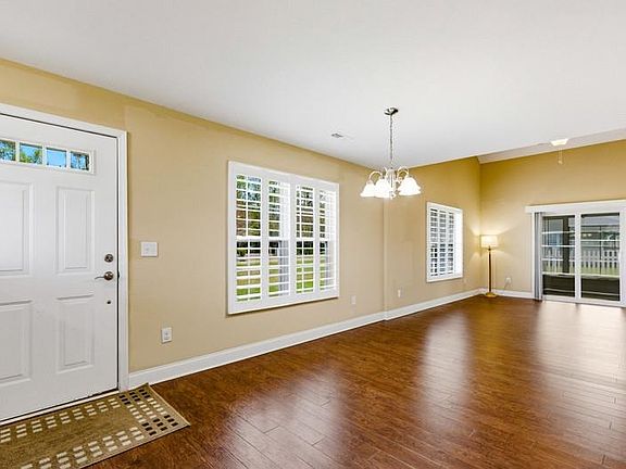4th image of 401 Rustic Ct. #None