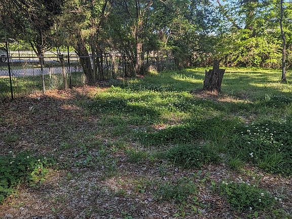 3rd image of 49 Hilltop Cir