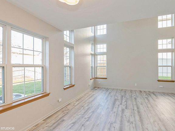 5th image of 39112 N Aberdeen Ln