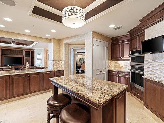 3rd image of 4021 Gulf Shore BLVD N #2104