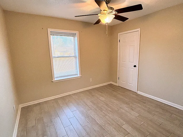 126 Raymond Dr — Photo 9