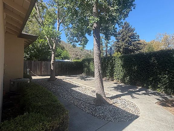 3rd image of 135 Gilbert Ct
