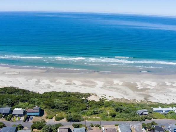 NW Spring Ta R118359 St, Newport, OR 97365