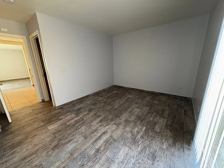 1007 E Deodar St #D — Photo 7
