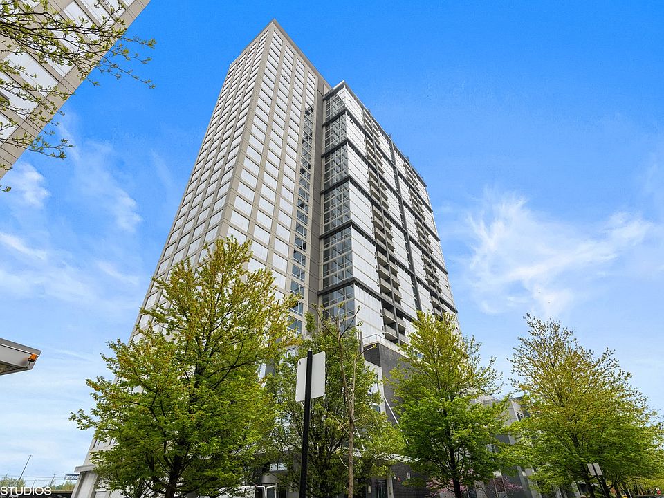 1st image of 1901 S Calumet Ave #2905