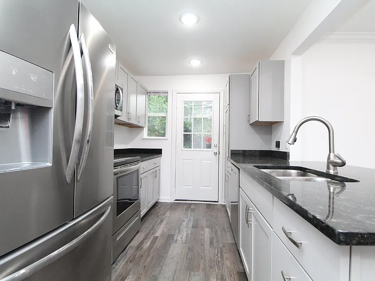 150 E Ensley St — Photo 8