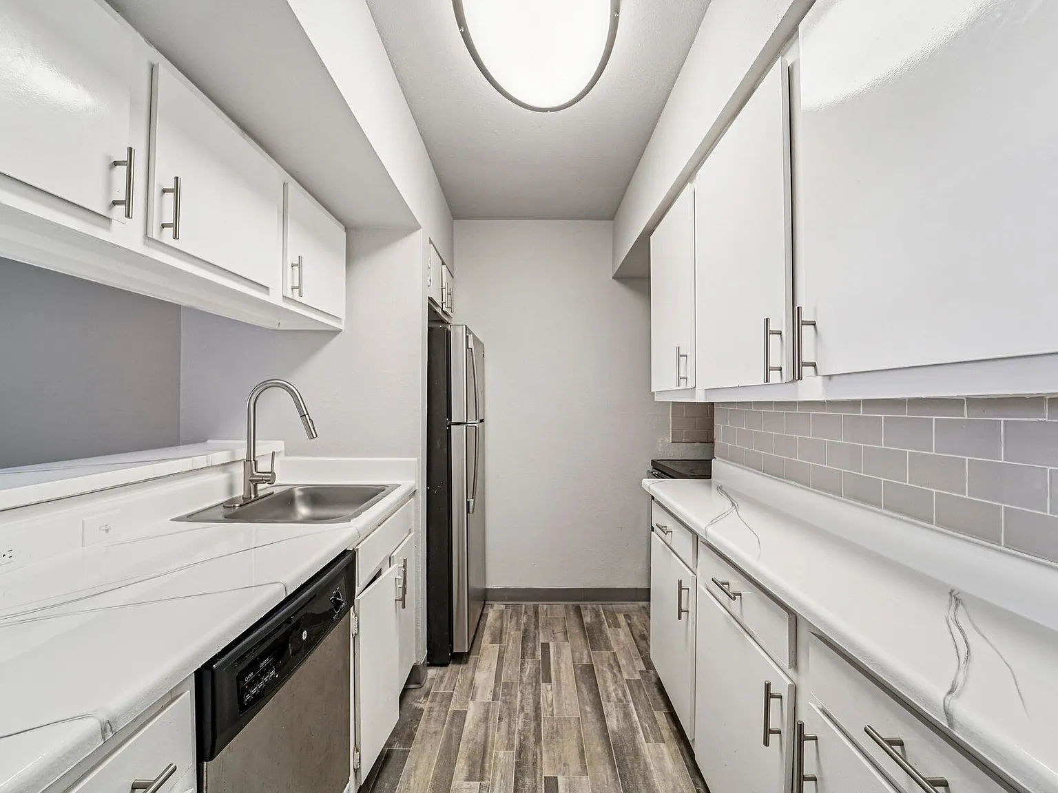 Ridley Apartments — Photo 2