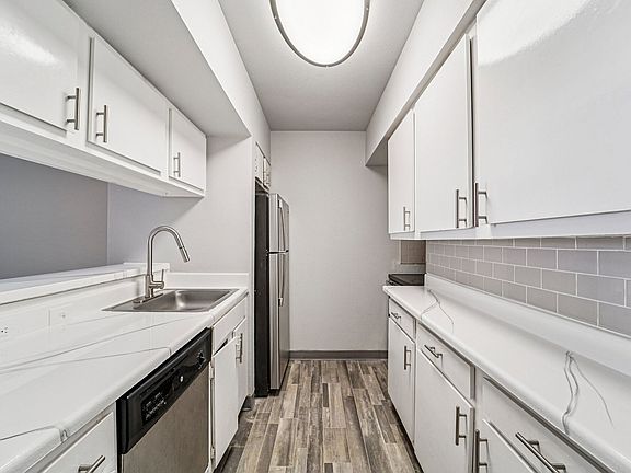 2nd image of 2815 Greenridge Dr #2-100