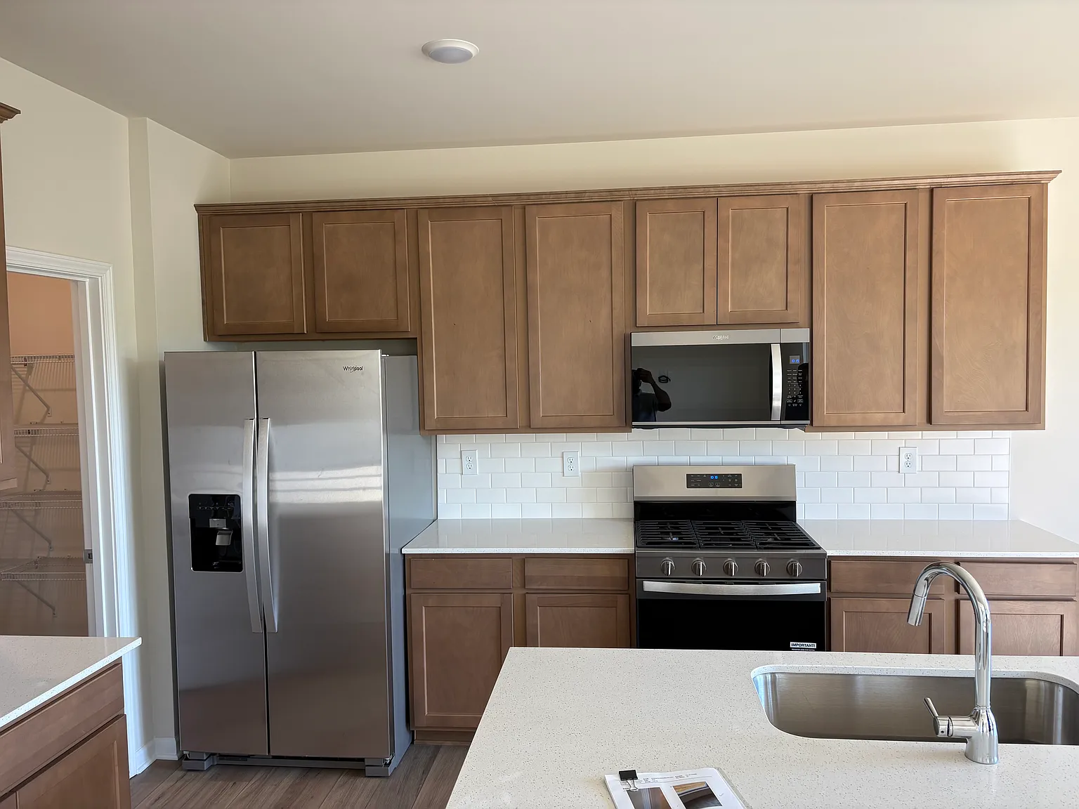 4 bed, 2.5 bath, 2515 sqft, $3,000 — Photo 2