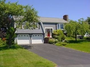 10 Roundabout Ln, Cape Elizabeth, ME 04107
