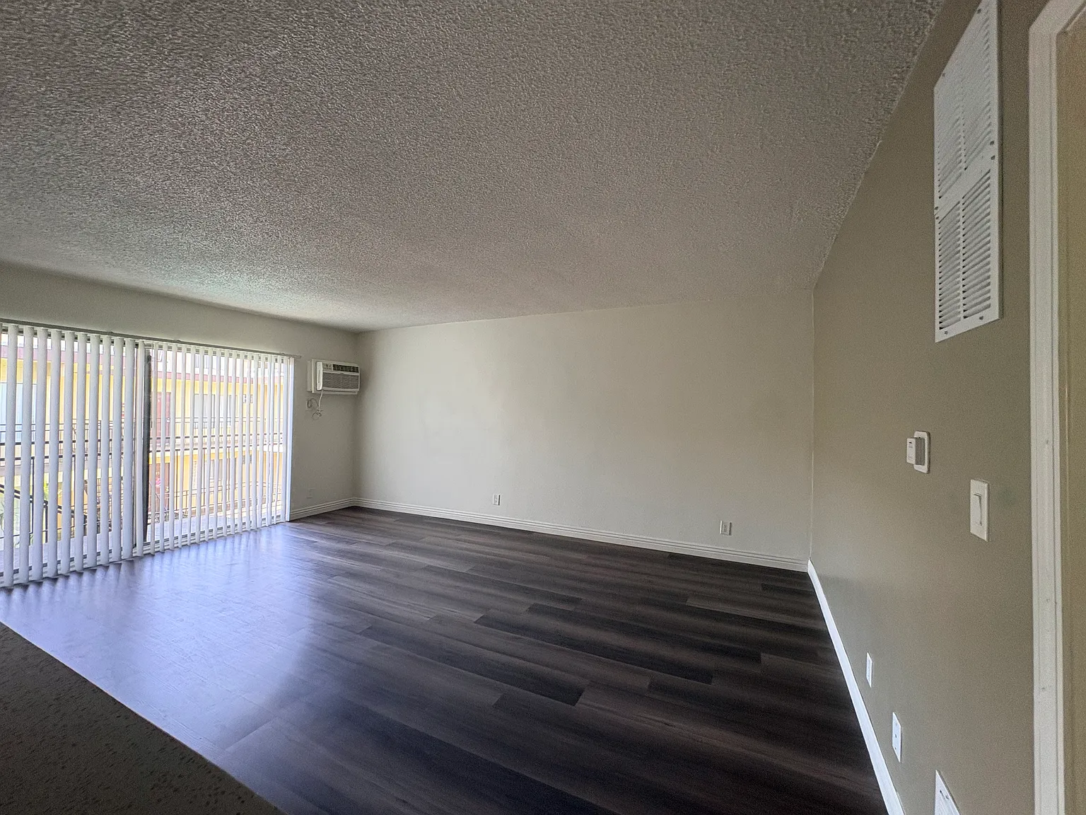 2 bed, 950 sqft, $2,350 — Photo 4