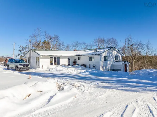 8 Arabian Ln, Halifax, NS B0N 1X0