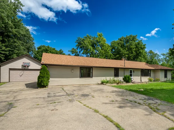 35861 N Fuller Rd, Gurnee, IL 60031
