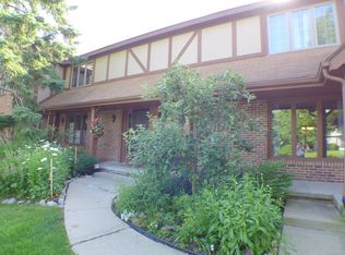 1226 Chartwell Carriage Way N, East Lansing, MI