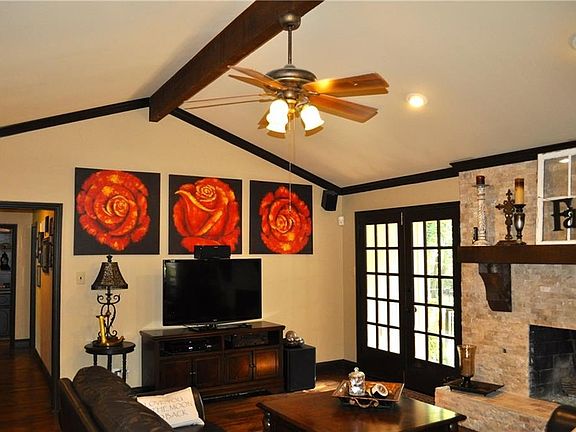 5th image of 1101 Hillview Dr