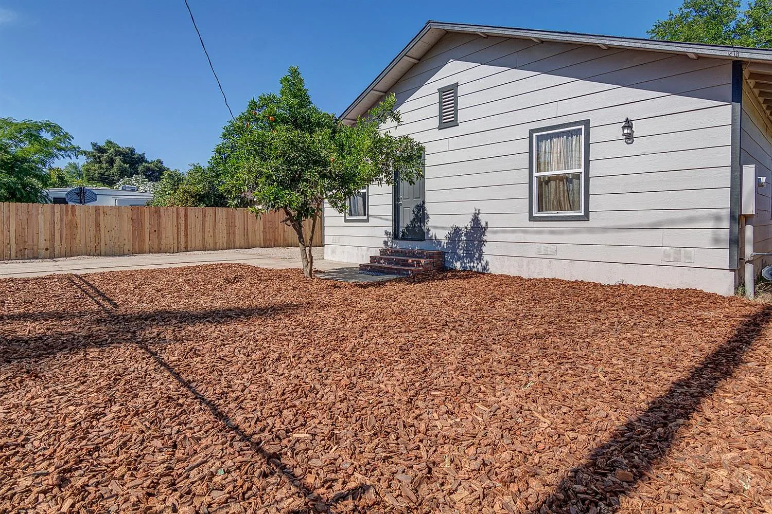 5667 Riverside Dr photo 1
