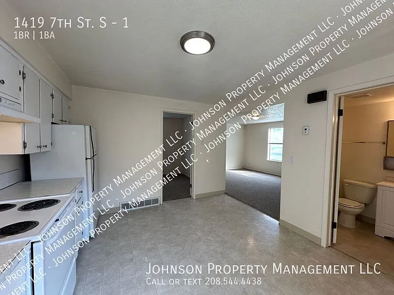 1419 7th St S #1 — Photo 4