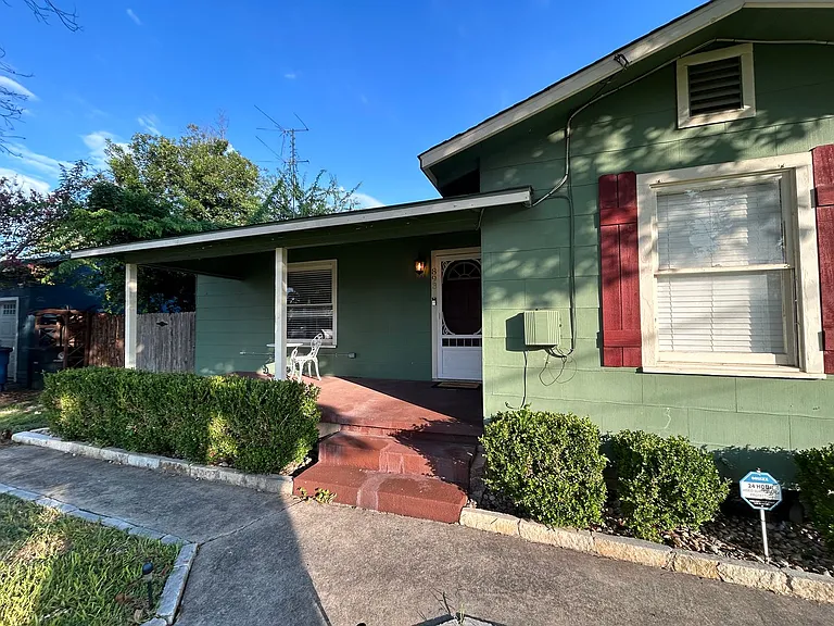 893 Pine St — Photo 4